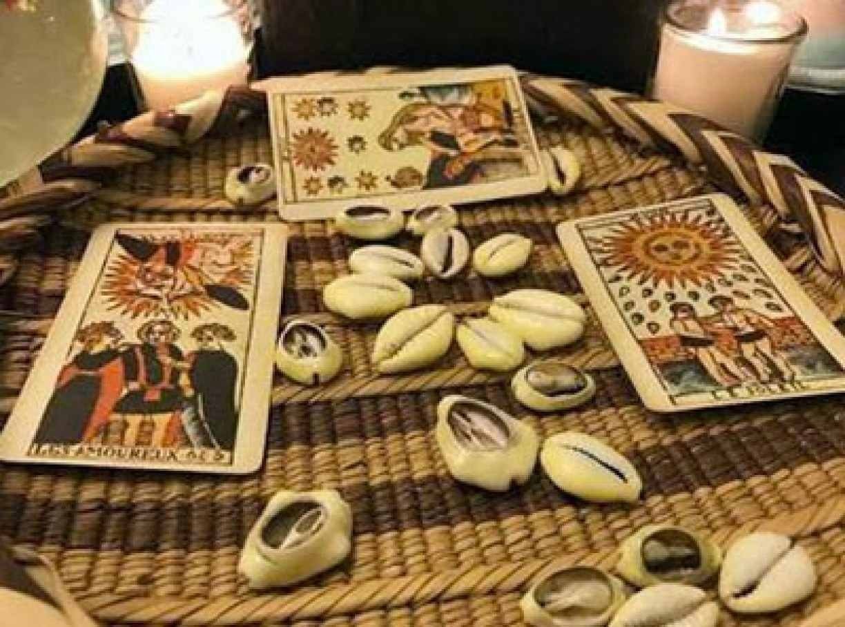 Cartas, Búzios e Tarot - Guia Tarot