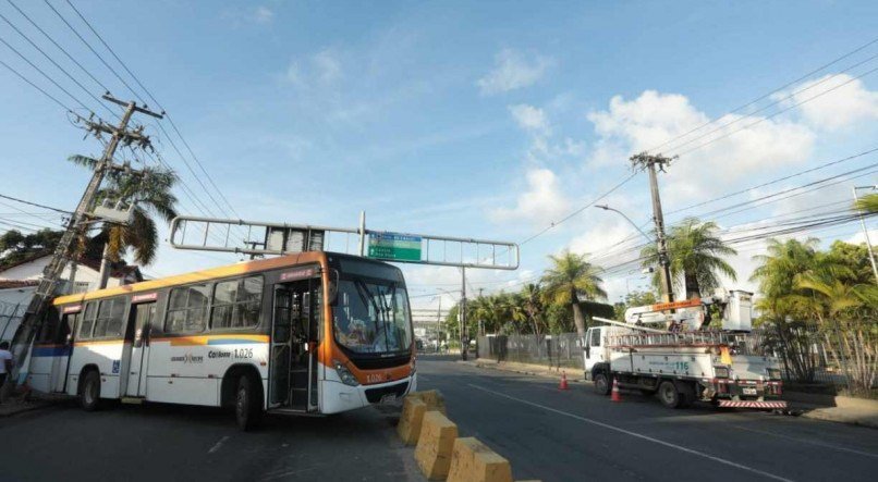 Acidente de tr&acirc;nsito na Av. Cruz Cabug&aacute;