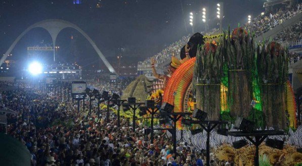 Desfiles de Carnaval de São Paulo e Rio de Janeiro em 2022 são adiados; veja quando será