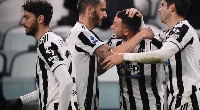 Juventus duela contra o Villarreal por uma vaga na pr&oacute;xima fase da Champions League