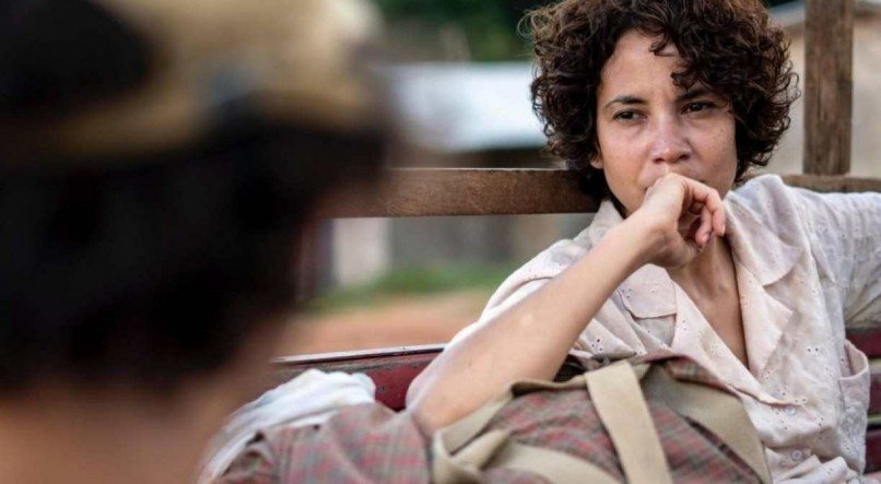 Samantha Castillo em cena de "Seiva Bruta", curta de Gustavo Milan