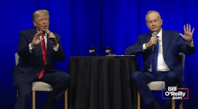 Ex-presidente dos EUA Donald Trump e o ex-apresentador da Fox News, Bill O'Reilly, em Dallas, no Texas