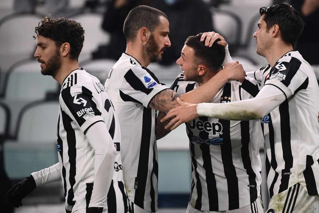 Com brasileiros como titulares, Juventus vence e se aproxima dos líderes no Campeonato Italiano