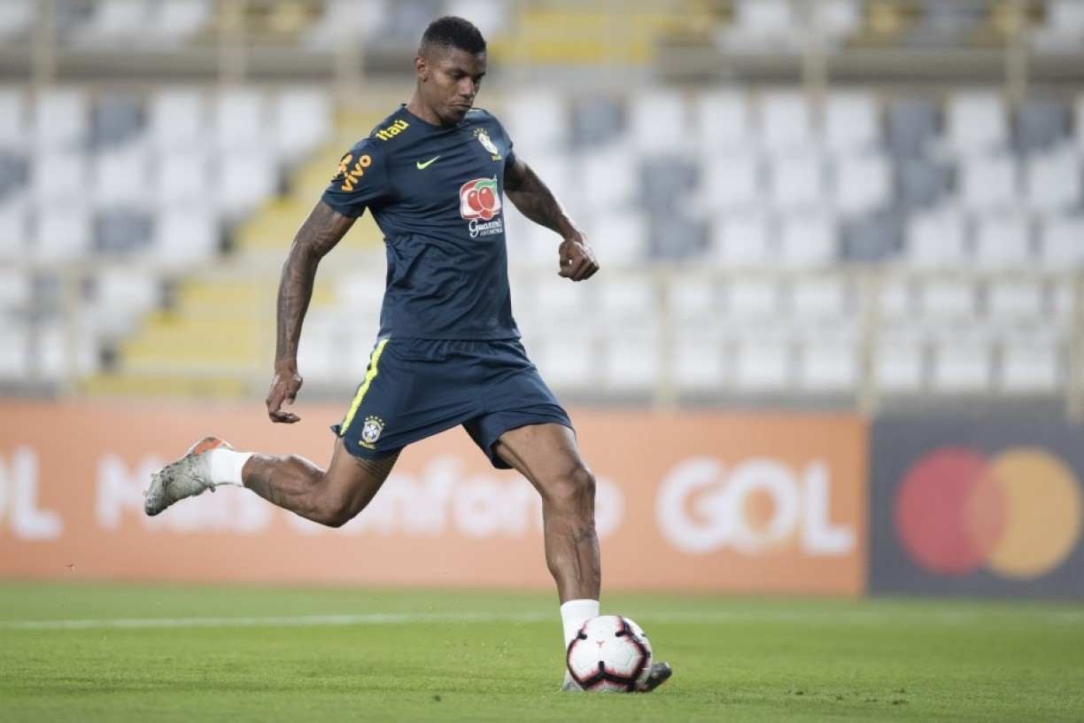 Juiz-forano Wesley Moraes fecha com Aston Villa, e Sport monitora