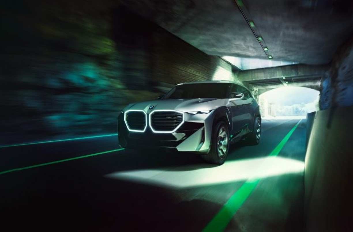 BMW apresenta o XM, novo carro elétrico da marca