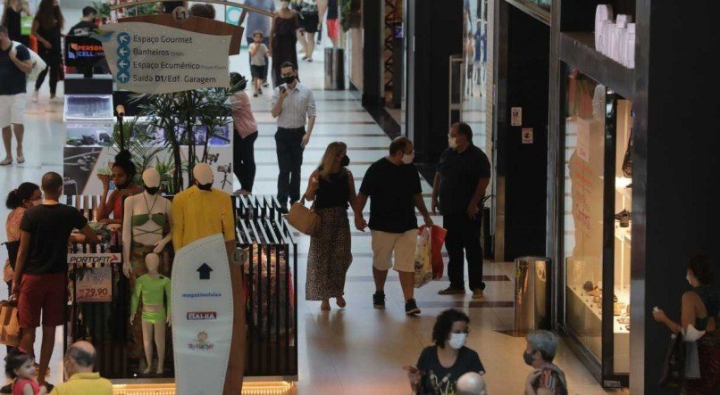 Os shoppings centers v&atilde;o abrir nesta segunda-feira (1)? Confira 