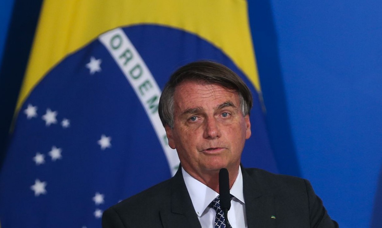 Bolsonaro com mais votos na pesquisa espontânea do que na estimulada