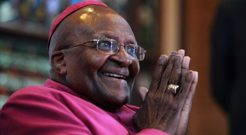 Arcebispo Desmond Tutu, ganhador do Prêmio Nobel da Paz, durante entrevista coletiva sobre os primeiros 20 anos de liberdade na África do Sul