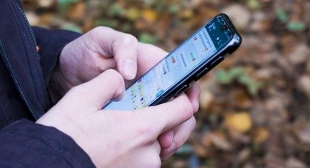 O WhatsApp é um aplicativo multiplataforma de mensagens instantâneas e chamadas de voz para smartphones