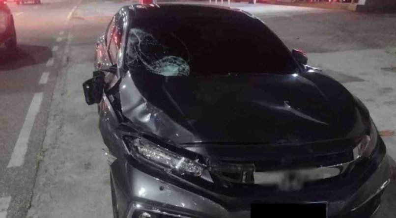 Carro de Ramon, lateral do Flamengo, após acidente que matou ciclista.
