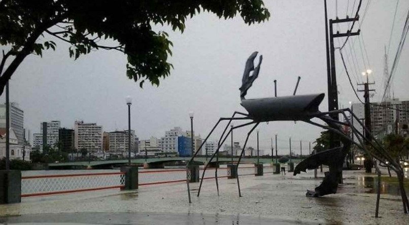 Escultura do caranguejo na Rua da Aurora