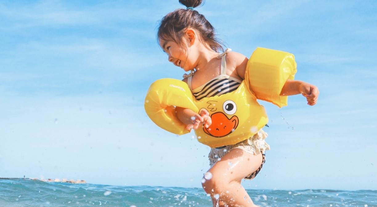 Moda praia infantil: veja itens para a criançada curtir o verão por até R$ 50
