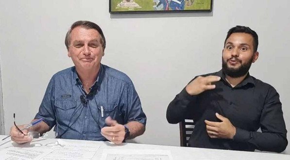 Bolsonaro ironiza esquerda e sugere panelaço durante pronunciamento de Ano Novo