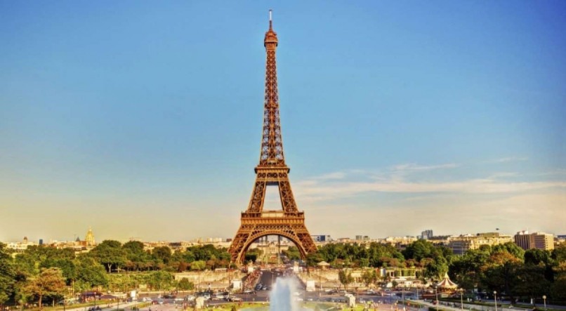Torre Eiffel &eacute; um dos pontos tur&iacute;sticos mais conhecidos de Paris