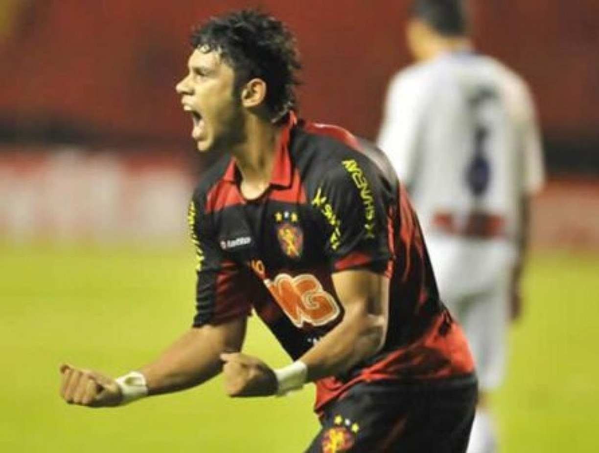 Ciro posta foto com camisa do Sport e torcida pede sua volta nas