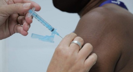 Upinha Nossa Senhora do Pilar, no Bairro do Recife, oferece vacinação contra Covid-19.