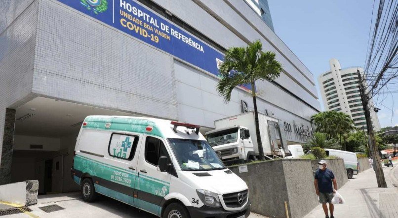 Movimentação de Ambulâncias no Hospital Aplha devido ao aumento de casos de Influenza H3N2 e COVID19.