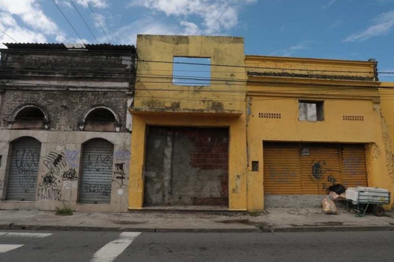 Com o poder de forçar a desapropriação, a Prefeitura coloca à disposição do mercado novos terrenos e que podem receber construções e projetos de retrofit