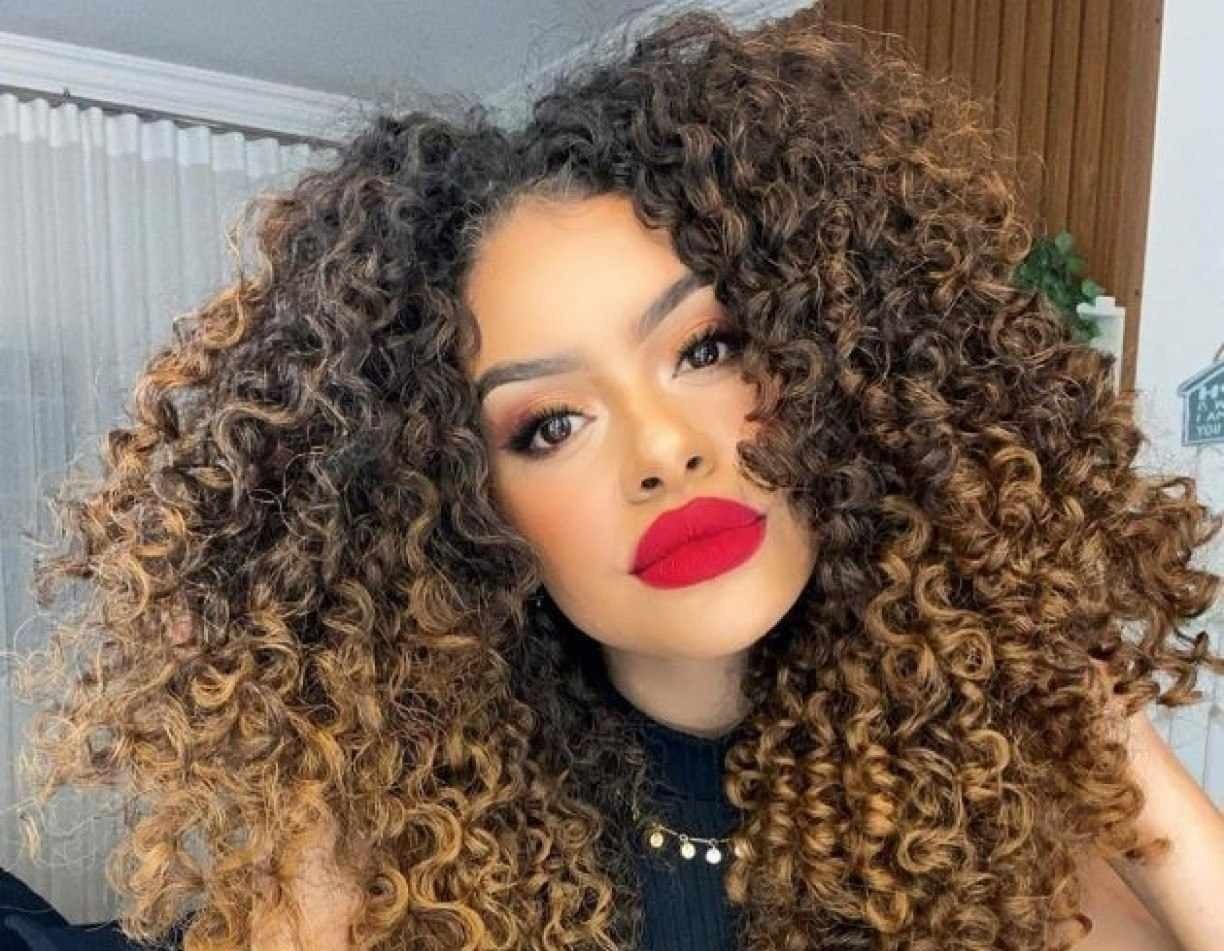 Compra online de Cabelo curto e encaracolado feminino Cabelo lindo