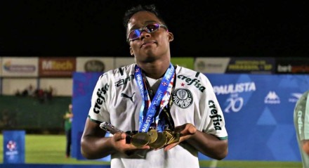 Endrick foi o jogador mais jovem a marcar um gol na Copinha pelo Palmeiras