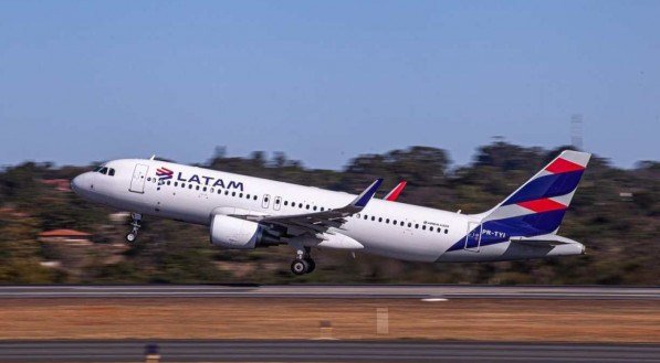 Passagens aéreas deverão ficar mais caras graças ao aumento do combustível