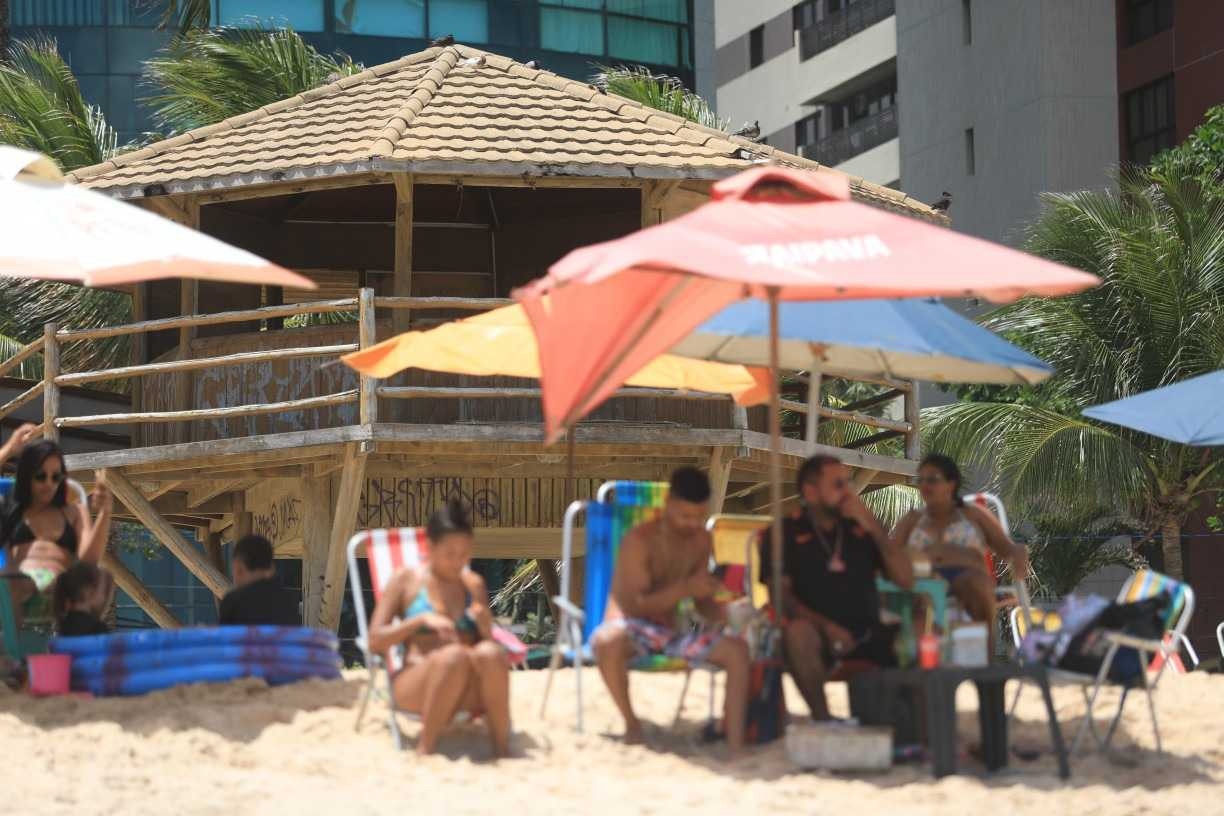Conhecida por ataques de tubarão, Praia de Boa Viagem, no Recife, carece de salva-vidas e tem postos danificados