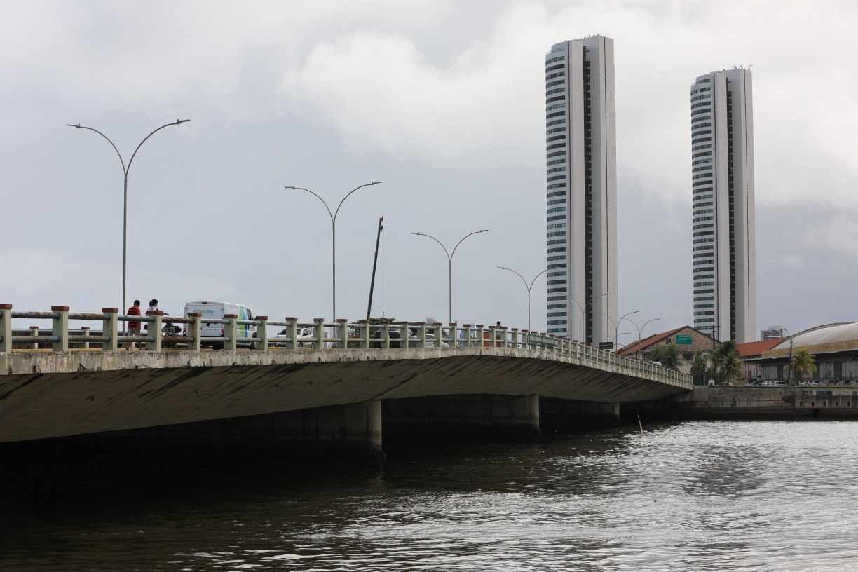 Foto ilustrativa da Ponte Girat&oacute;ria, no Centro do Recife