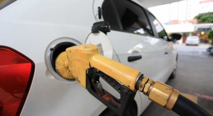 Movimento nos postos de gasolina após o anúncio da Petrobras de aumento de combustíveis para terça-feira (12-01-2022 )