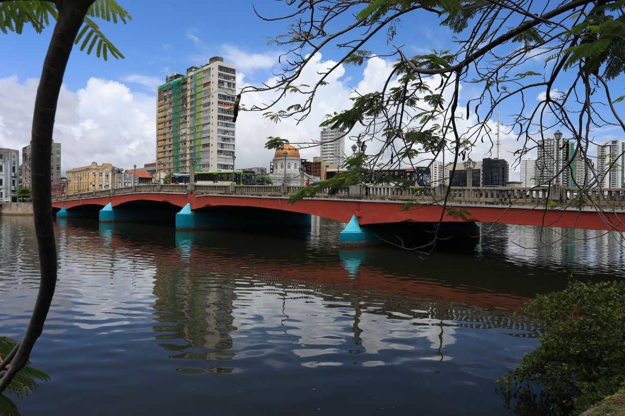 Pintadas e restauradas: uma nova cara para as pontes do Centro, parte da identidade do Recife