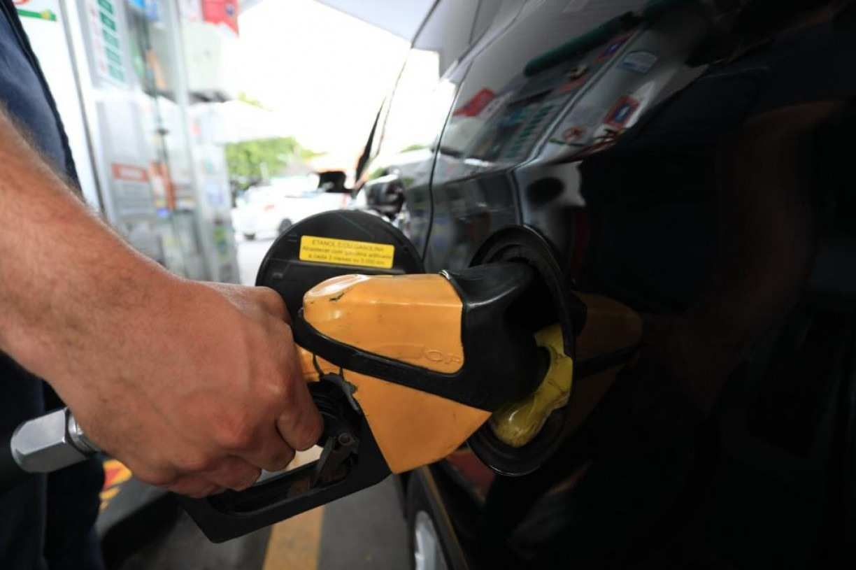 Petrobras anuncia aumentos de 4,8% para gasolina e de 8% para o diesel