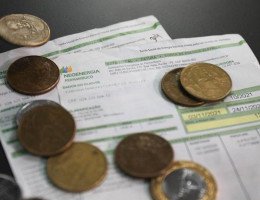 Lula sanciona lei que fixa gratuidade na conta de luz para 17,1 milhões de famílias