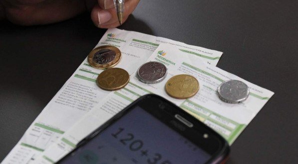 CONTA DE LUZ: aumento será revisto em Pernambuco; entenda como fica a conta