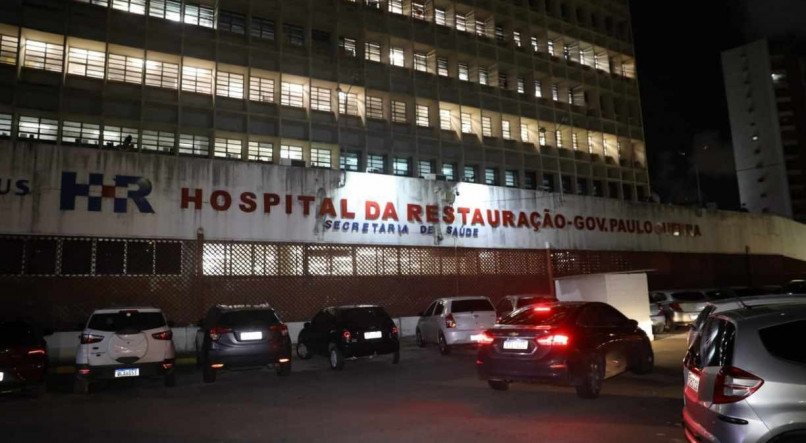 Homem foi socorrido e levado para o Hospital da Restaura&ccedil;&atilde;o