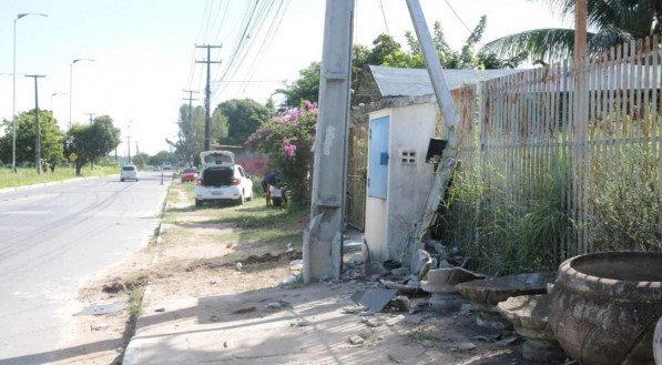 Cantora Jamyle Magalhães, da banda de brega Adupla, morre em acidente na PE-22 em Paulista 