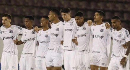  América-MG x Santos disputam a vaga para a final da Copinha de 2022.