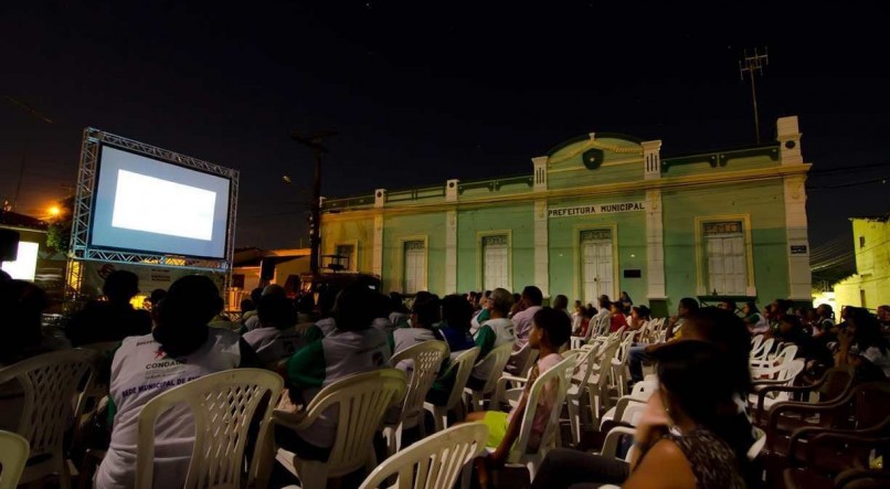 CINEMA Mostra Canavial de Cinema sendo realizada antes da pandemia