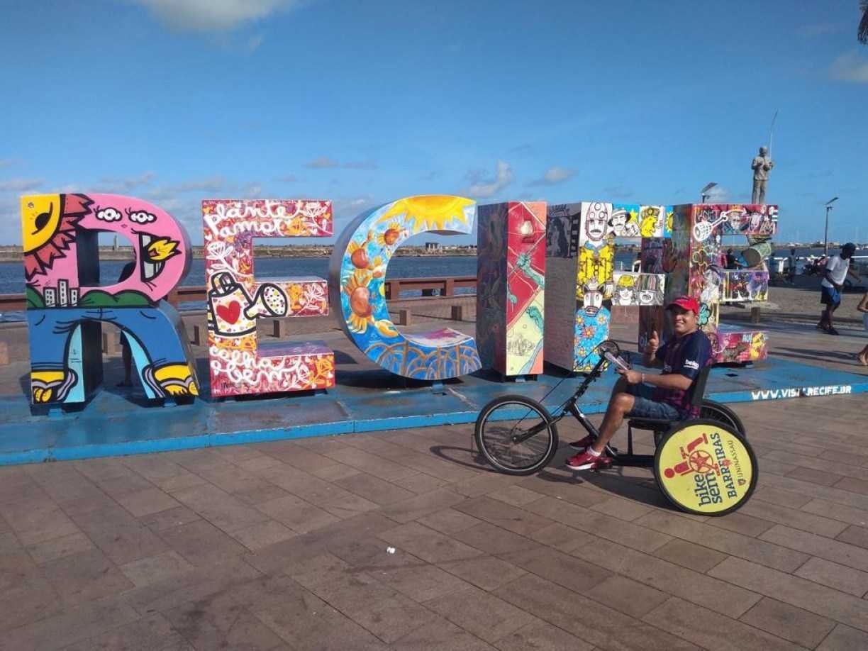 Está de volta projeto que disponibiliza bicicletas para pessoas com deficiência aproveitarem os domingos no Recife Antigo