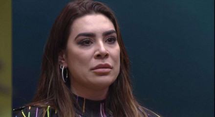 Naiara Azevedo pediu para sair do BBB 22, e web não reagiu bem ao pedido da cantora