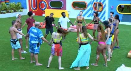 REALITY Participantes cantando sucessos da música gospel em roda no 'Big Brother Brasil 22'
