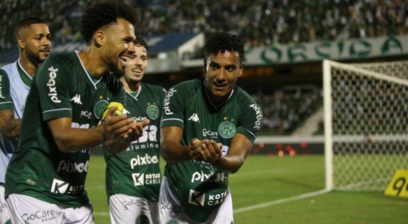 Jogadores do Guarani comemoram vitória diante do São Paulo