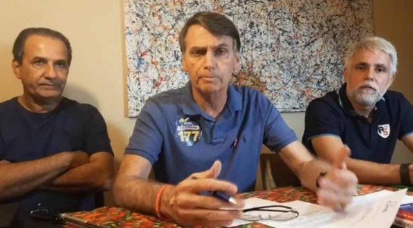 Pastores SIlas Malafaia e Cláudio Duarte ao lado do presidente Jair Bolsonaro