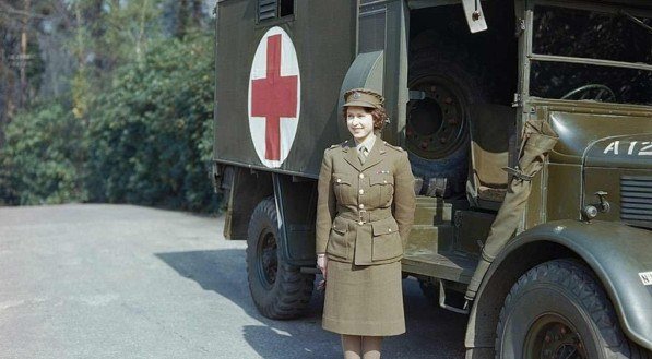 A Rainha Elizabeth II serviu na Segunda Guerra Mundial