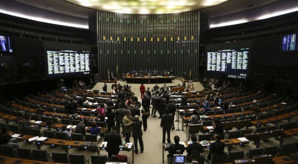Após STF, Congresso quer aumentar os próprios salários para R$ 36,8 mil