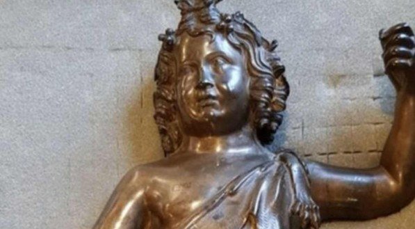 "Indiana Jones do mundo da arte" devolve valiosa estátua romana à museu da França; entenda 