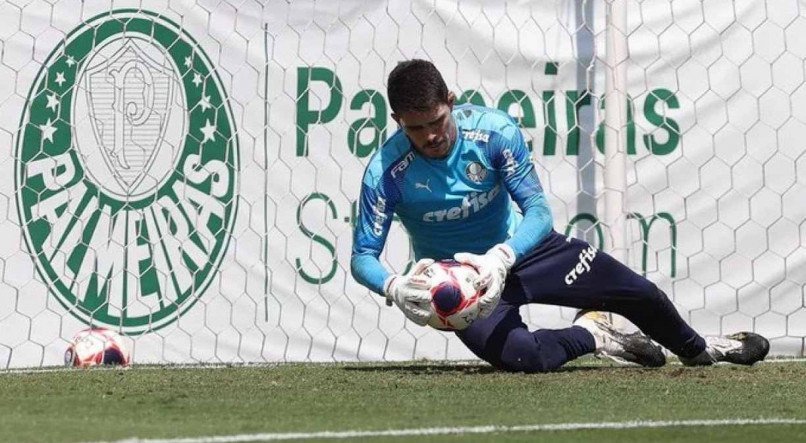 Vinícius é o terceiro goleiro da equipe