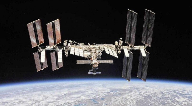 EEI é habitada continuamente por astronautas desde 2000