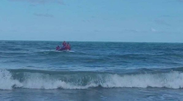 Bombeiros encontram corpo de jovem desaparecido na Praia do Pina, no Recife