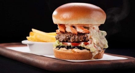 Burger Terra e Mar é destaque da linha Camarada Burger