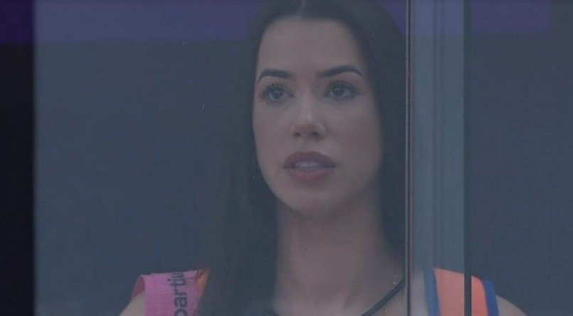  Larissa Tomásia foi a primeira a entrar na Casa de Vidro do BBB 22 