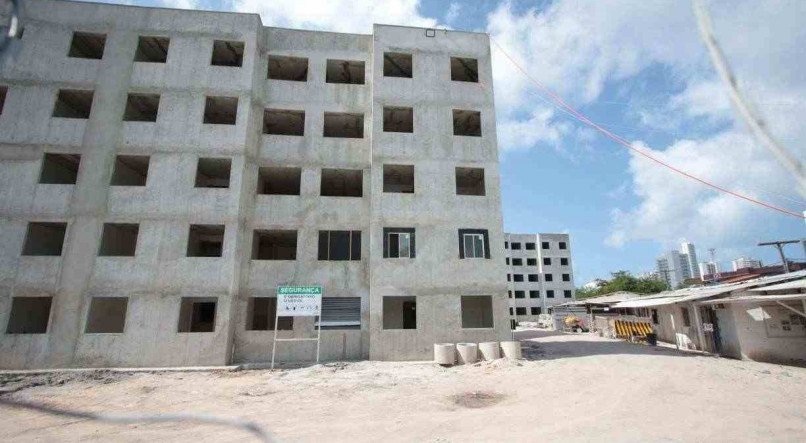 Conjunto Habitacional Encanta Moça I e II, que estão sendo erguidos na área do antigo Aeroclube, às margens da Via Mangue.